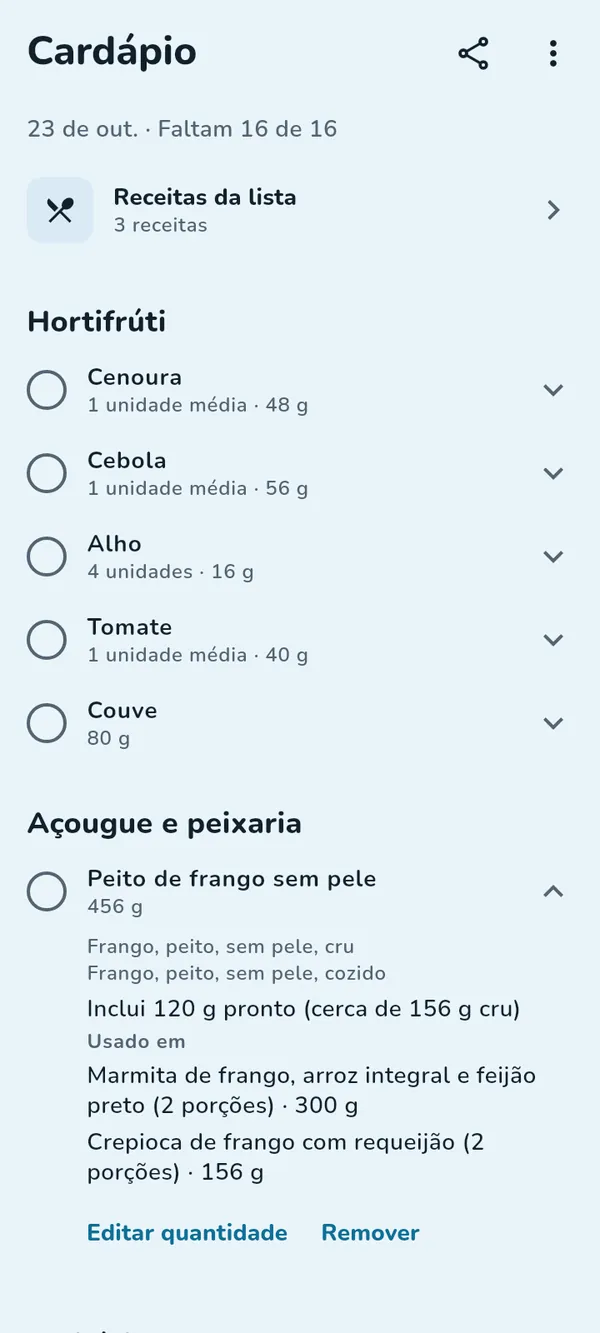 The menu's shopping list in Portuguese, grouped by produce and butcher. Skinless chicken breast shows 456 g with a note: includes 120 g cooked, about 156 g raw, used in two recipes.